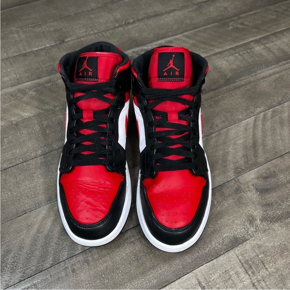 Nike Air Jordan 1 Mid Bted Toe Sneakers Sz 10 - Picture 3 of 5